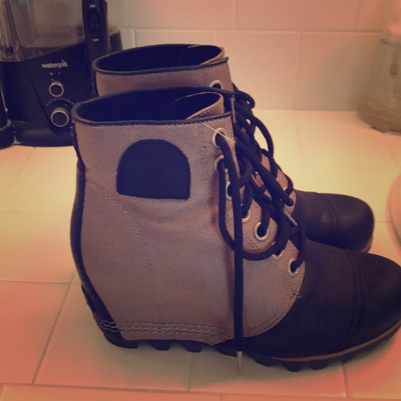 Sorel Shoes - Sorel PDX Wedge Boots 7.5